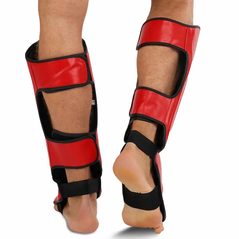 Chrániče nôh Hard Touch AO-7380 červená Muay Thai